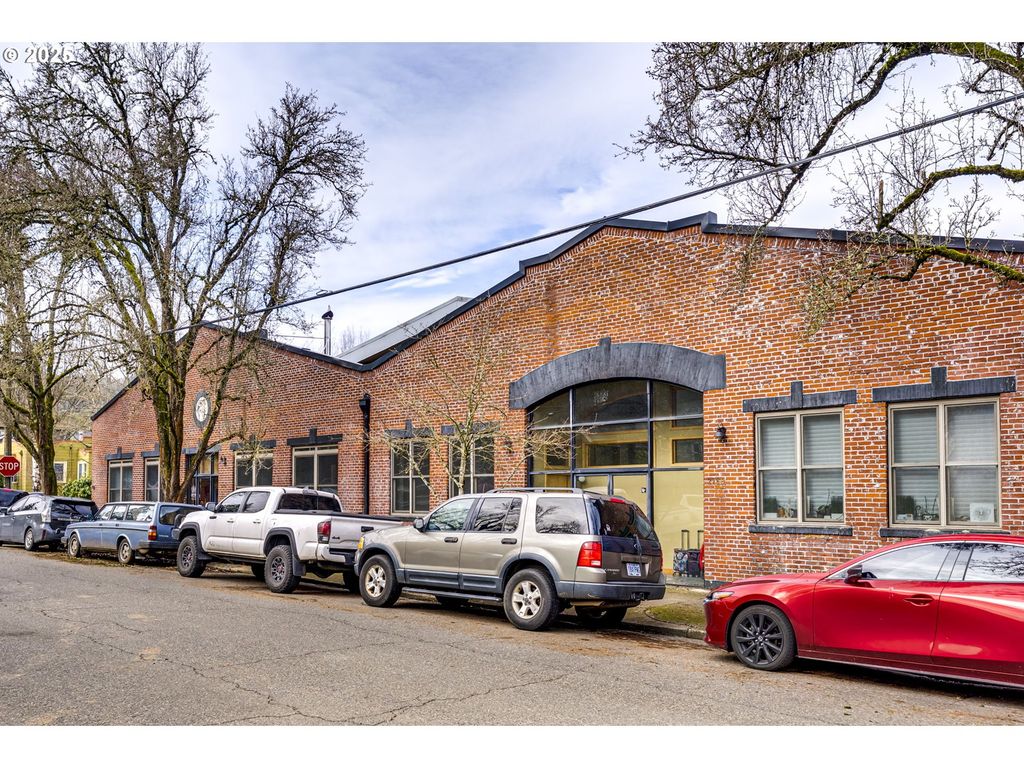 2777 Nw SAVIER St, Portland, OR 97210