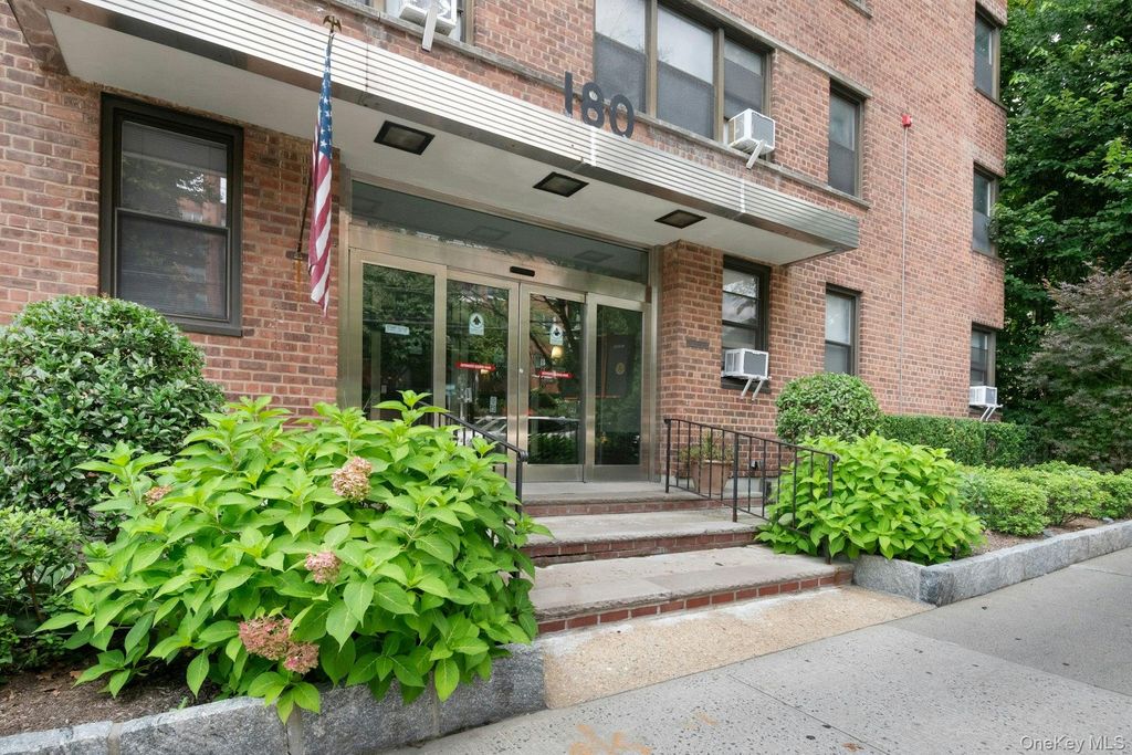 180 E Hartsdale Avenue 1E, Hartsdale, NY 10530 — photo 2