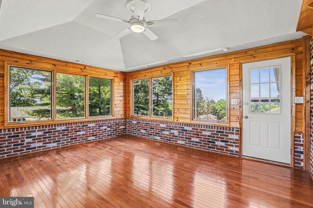 Image 13 of property listing at 150 MAYLYN AVE, Dallastown, PA 17313