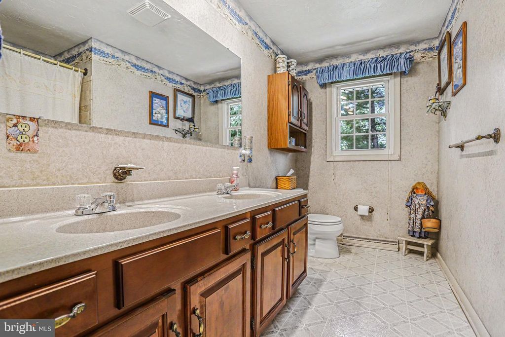 Image 19 of property listing at 150 MAYLYN AVE, Dallastown, PA 17313