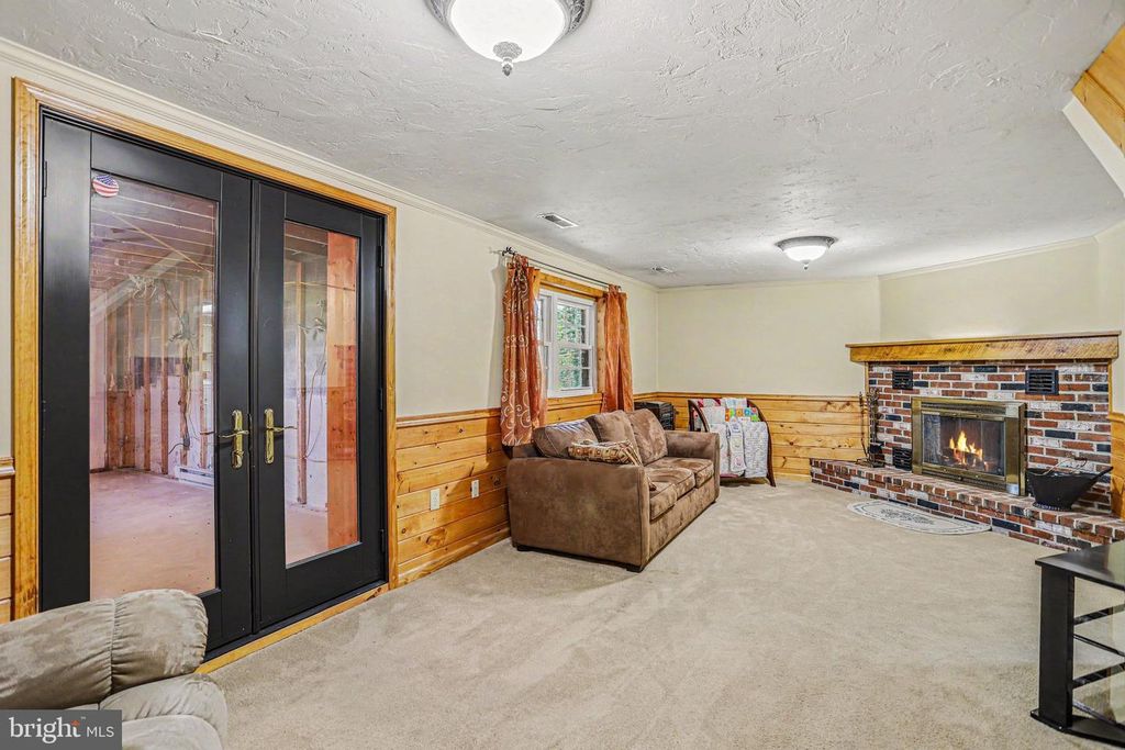 Image 20 of property listing at 150 MAYLYN AVE, Dallastown, PA 17313