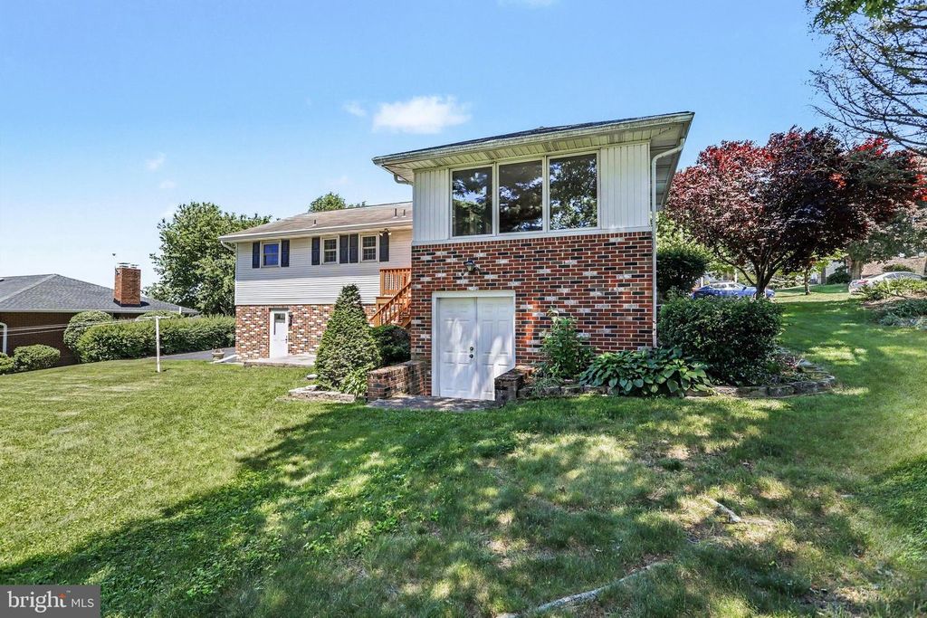 Image 28 of property listing at 150 MAYLYN AVE, Dallastown, PA 17313