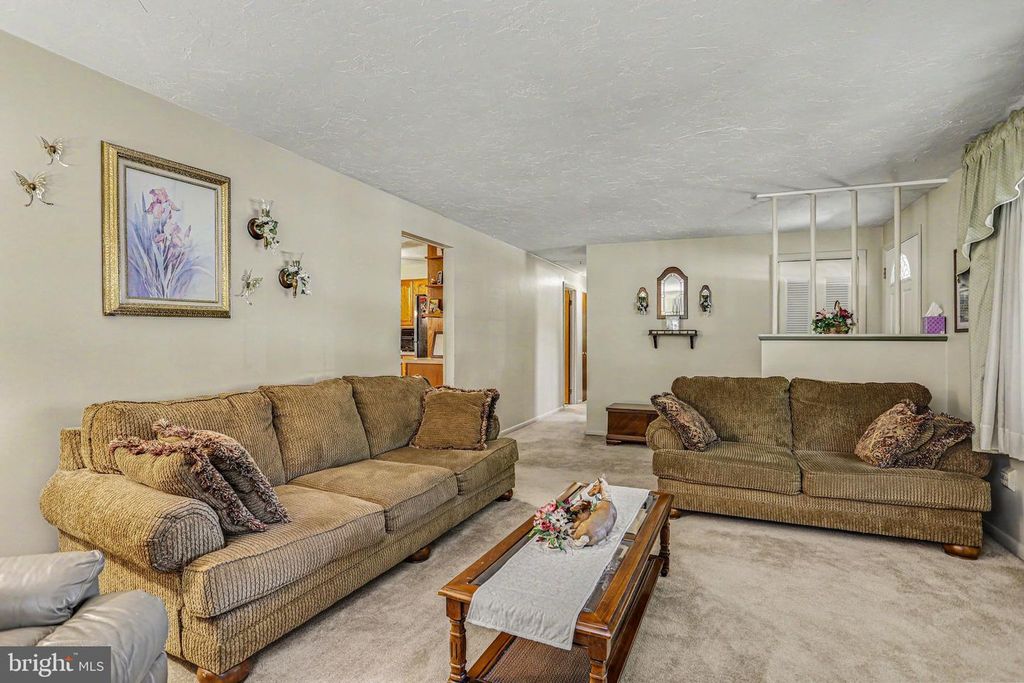 Image 6 of property listing at 150 MAYLYN AVE, Dallastown, PA 17313