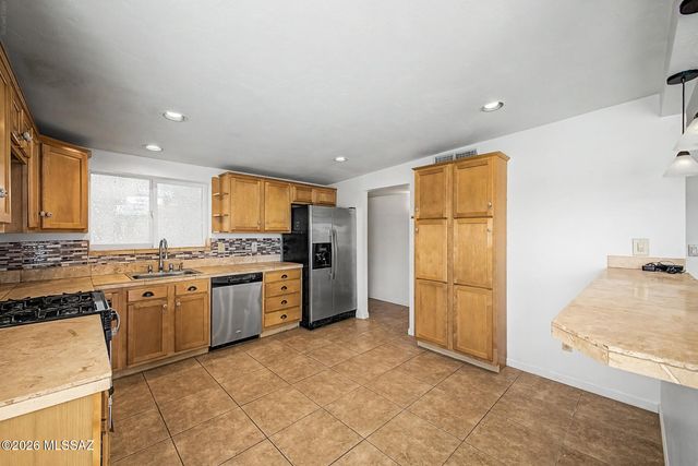 6991 E Brooks Drive, Tucson, AZ 85730