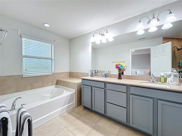 9575 SILVER BUTTONWOOD STREET, Orlando, FL 32832