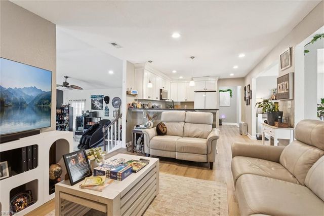 5 Rexford DR, Newport News, VA 23608