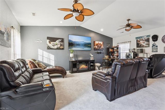 5 Rexford DR, Newport News, VA 23608