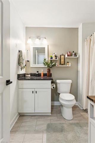 5 Rexford DR, Newport News, VA 23608