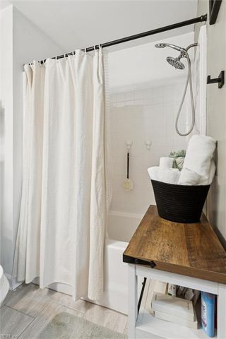 5 Rexford DR, Newport News, VA 23608