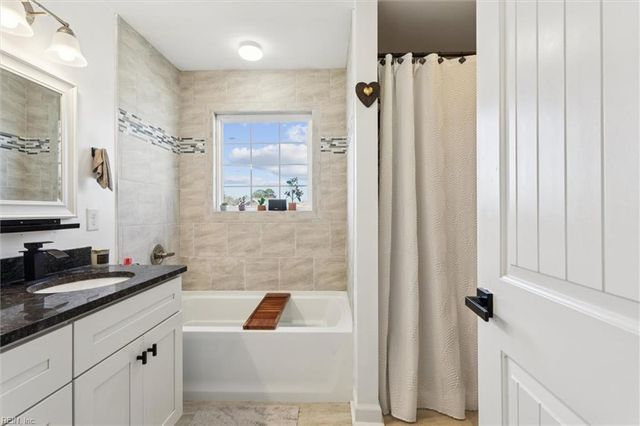 5 Rexford DR, Newport News, VA 23608