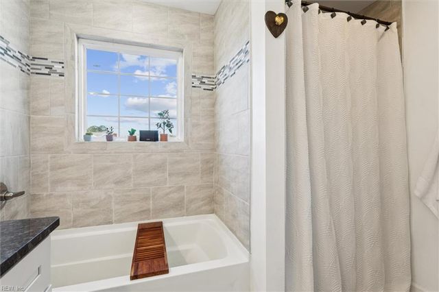 5 Rexford DR, Newport News, VA 23608