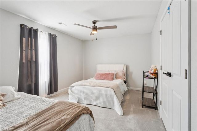 5 Rexford DR, Newport News, VA 23608