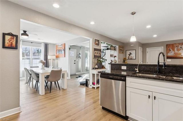 5 Rexford DR, Newport News, VA 23608