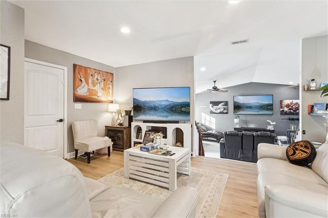 5 Rexford DR, Newport News, VA 23608