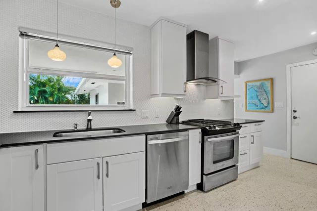 3960 NE 16th Avenue, Oakland Park, FL 33334