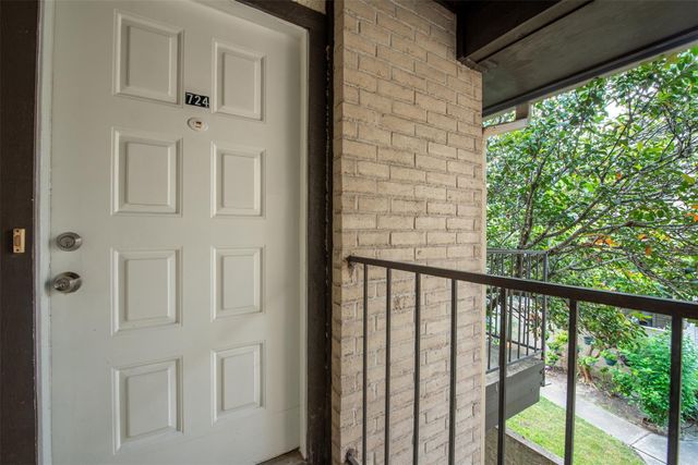2021 Spenwick Drive 724, Houston, TX 77055