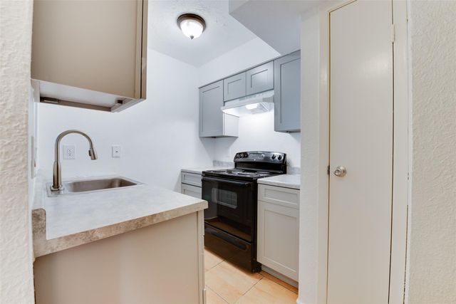 2021 Spenwick Drive 724, Houston, TX 77055