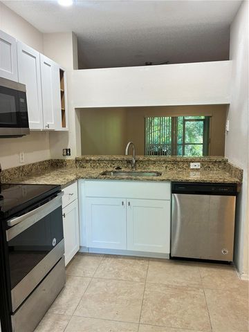 8648 HUNTERS KEY CIRCLE, Tampa, FL 33647