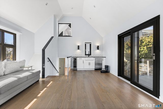 31 Thornhill Road, Greenwich, CT 06878