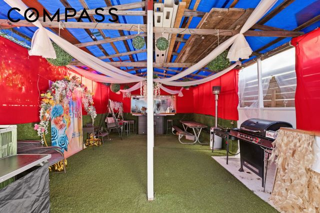 193 Vernon Avenue, New York City, NY 11206