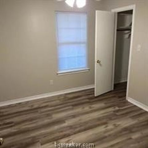 1621 Enloe Court, Bryan, TX 77802