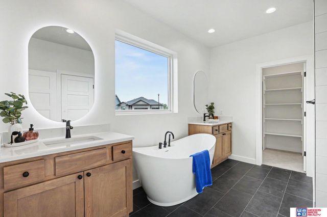 7222 N 49th Street, Lincoln, NE 68514