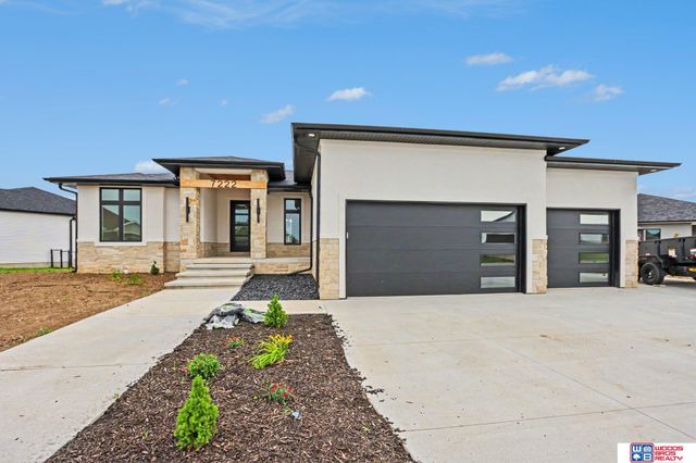 7222 N 49th Street, Lincoln, NE 68514