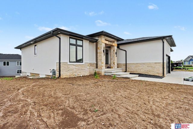 7222 N 49th Street, Lincoln, NE 68514