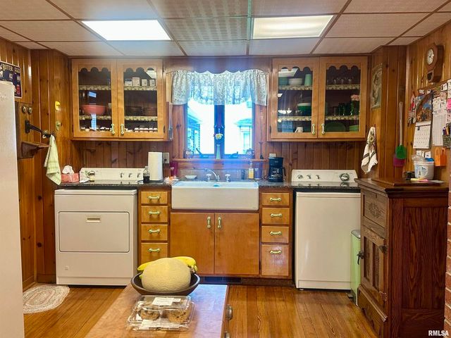 1723 PERSHING Boulevard, Clinton, IA 52732