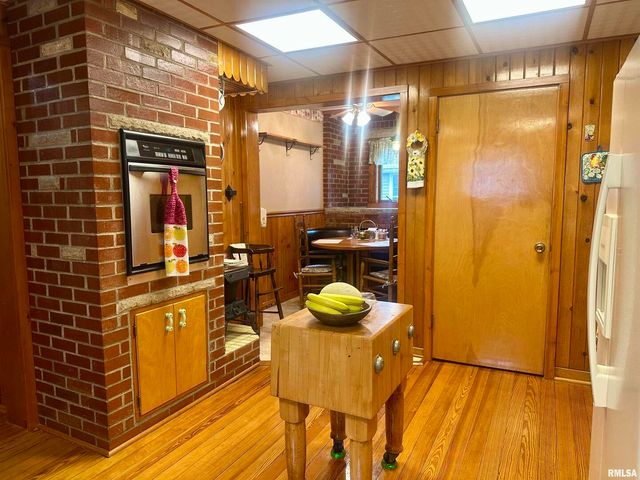 1723 PERSHING Boulevard, Clinton, IA 52732