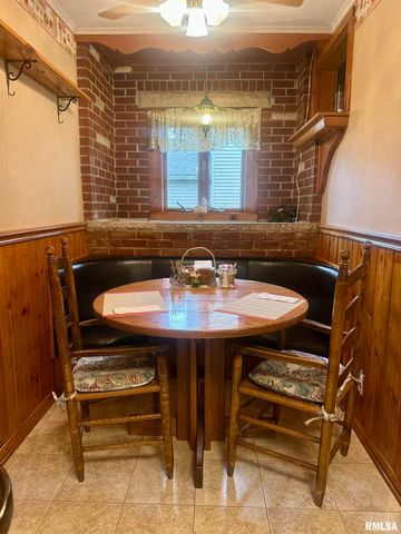 1723 PERSHING Boulevard, Clinton, IA 52732