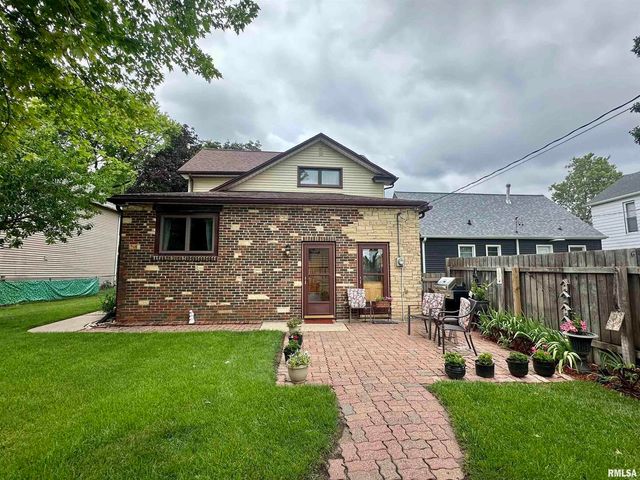 1723 PERSHING Boulevard, Clinton, IA 52732