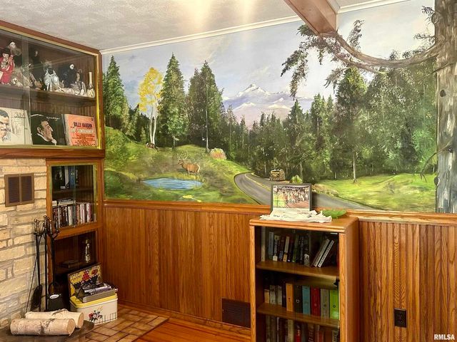 1723 PERSHING Boulevard, Clinton, IA 52732