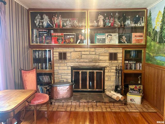 1723 PERSHING Boulevard, Clinton, IA 52732