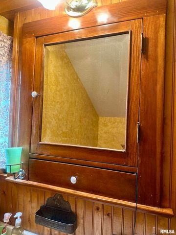 1723 PERSHING Boulevard, Clinton, IA 52732