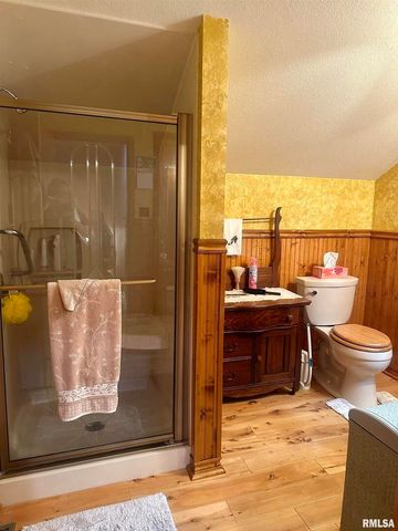 1723 PERSHING Boulevard, Clinton, IA 52732