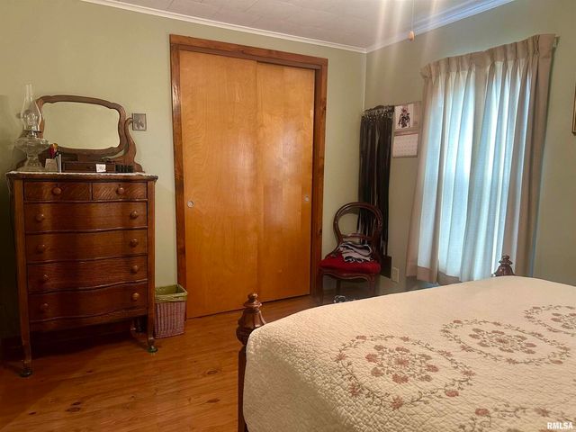 1723 PERSHING Boulevard, Clinton, IA 52732