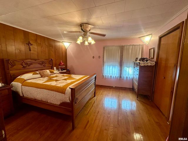 1723 PERSHING Boulevard, Clinton, IA 52732