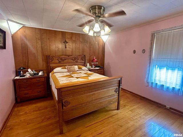 1723 PERSHING Boulevard, Clinton, IA 52732