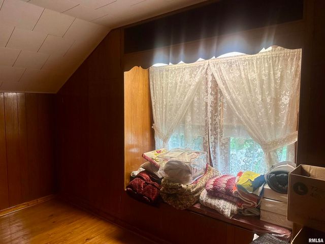 1723 PERSHING Boulevard, Clinton, IA 52732