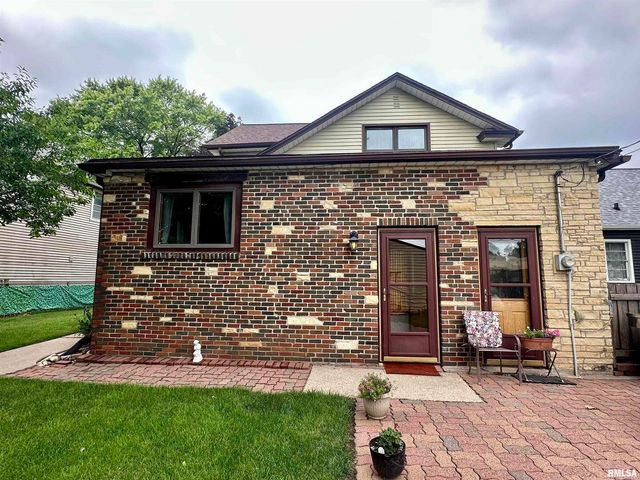 1723 PERSHING Boulevard, Clinton, IA 52732