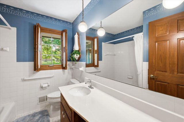 2273 Pleasant View Drive, New Brighton, MN 55112