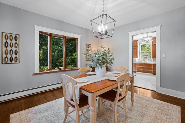 2706 OAK Street, Bettendorf, IA 52722