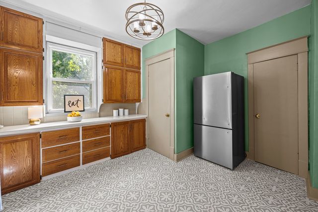 2706 OAK Street, Bettendorf, IA 52722