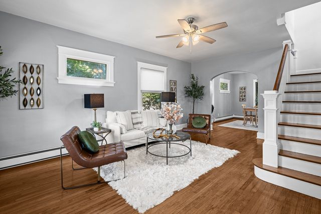 2706 OAK Street, Bettendorf, IA 52722