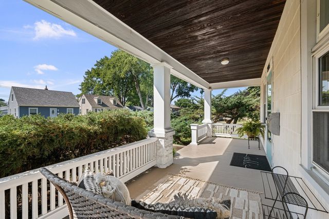 2706 OAK Street, Bettendorf, IA 52722