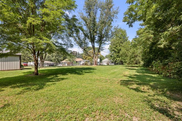 2706 OAK Street, Bettendorf, IA 52722