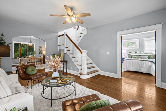 2706 OAK Street, Bettendorf, IA 52722