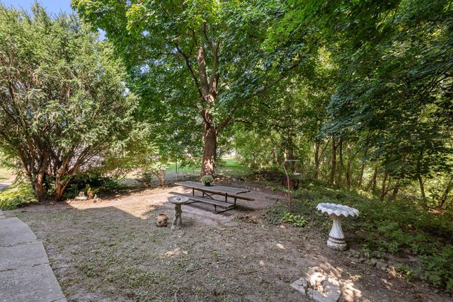 2706 OAK Street, Bettendorf, IA 52722