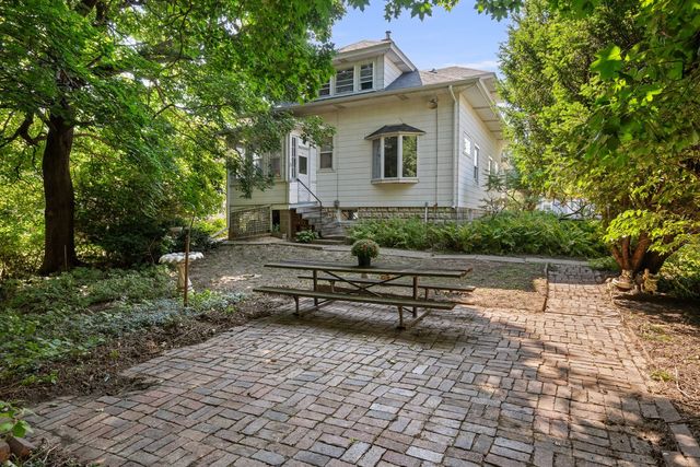 2706 OAK Street, Bettendorf, IA 52722